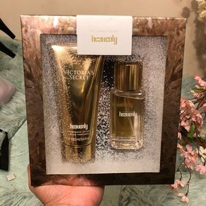 Victoria’s Secret heavenly gift set( offer now)
